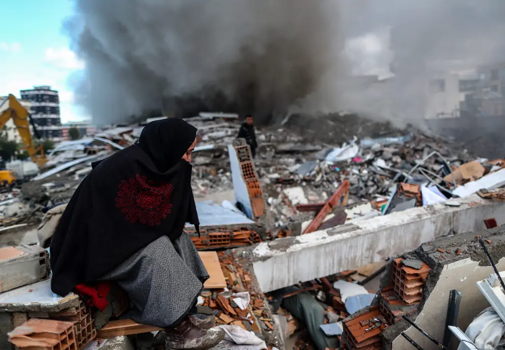 Rescates contra reloj tras los terremotos en Turquía