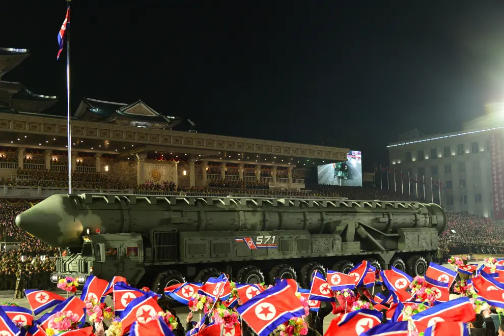 Desfile del 75 aniversario de la fundación del Ejército de Corea del Norte.