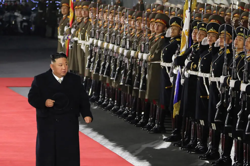 Desfile del 75 aniversario de la fundación del Ejército de Corea del Norte.