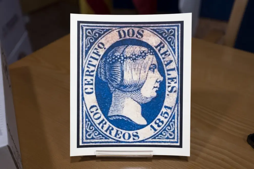 El investigador aragonés José Antonio Herráiz halla en el archivo de la DPZ documentos que desvelan el misterio del sello azul de dos reales