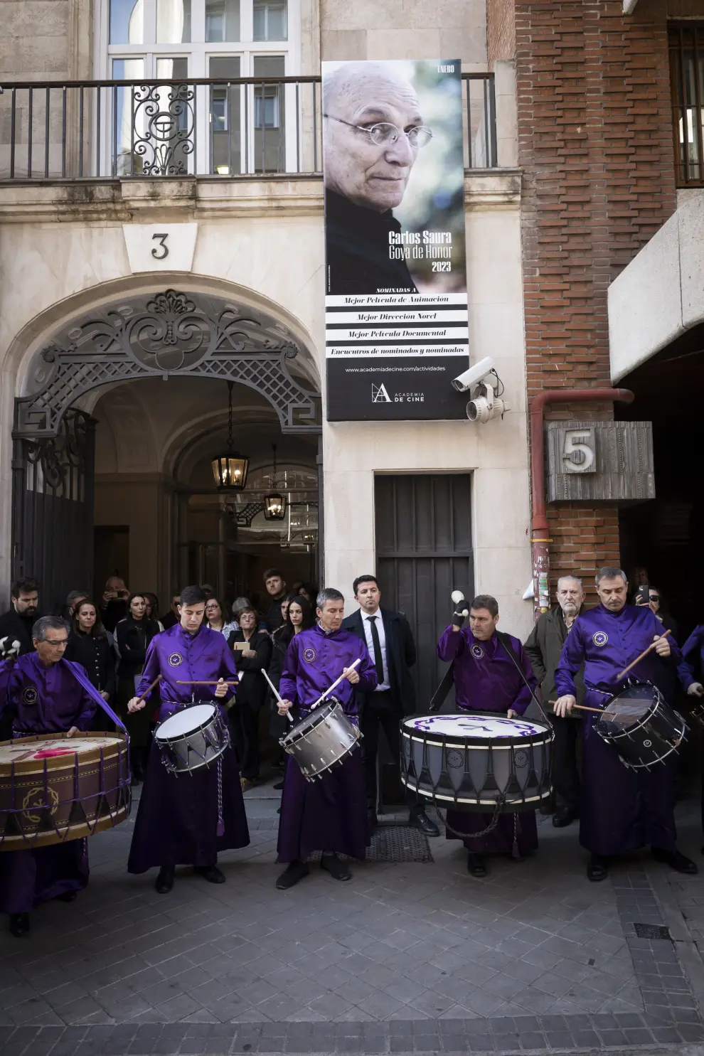 Fotos de la capilla ardiente de Carlos Saura en la Academia de Cine de Madrid