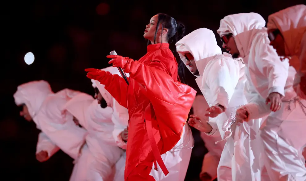 Football - NFL - Super Bowl LVII - Half-Time Show - State Farm Stadium, Glendale, Arizona, United States - February 12, 2023 Rihanna performs during the halftime show REUTERS/Caitlin O'hara FOOTBALL-NFL-SUPERBOWL/HALFTIME