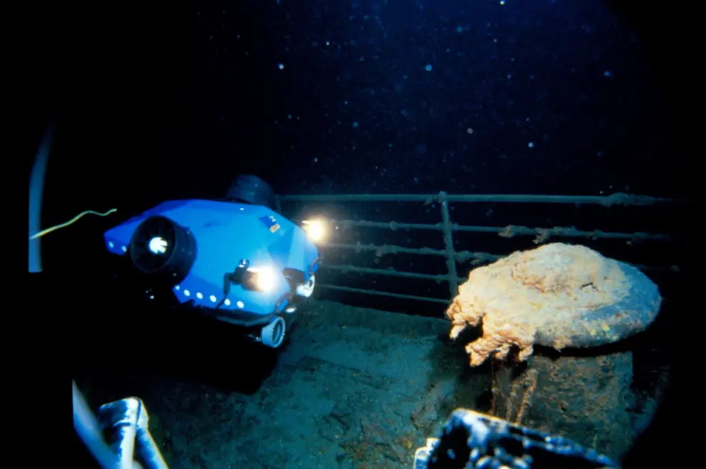 ROV (Remotely Operated Vehicle) Jason Jr. inspects Titanic's wreck, July, 1986. WHOI Archives/Woods Hole Oceanographic Institution/Handout via REUTERS THIS IMAGE HAS BEEN SUPPLIED BY A THIRD PARTY. NO RESALES. NO ARCHIVES. MANDATORY CREDIT TITANIC-WRECKAGE/
