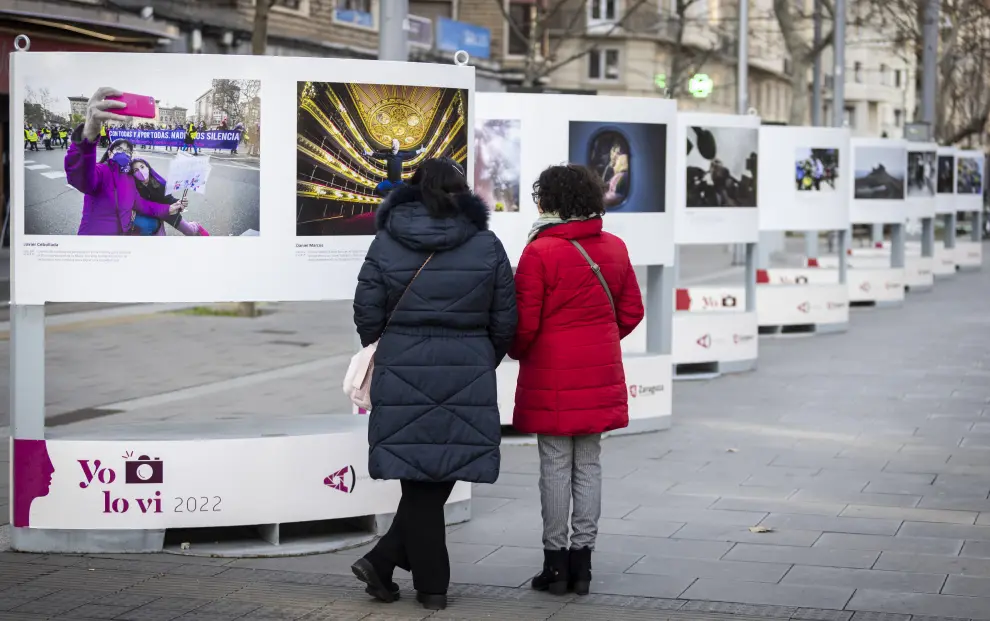 Exposición de imágenes realizadas por fotoperiodistas aragoneses, titulada 'Yo lo ví', en la Gran Vía de Zaragoza