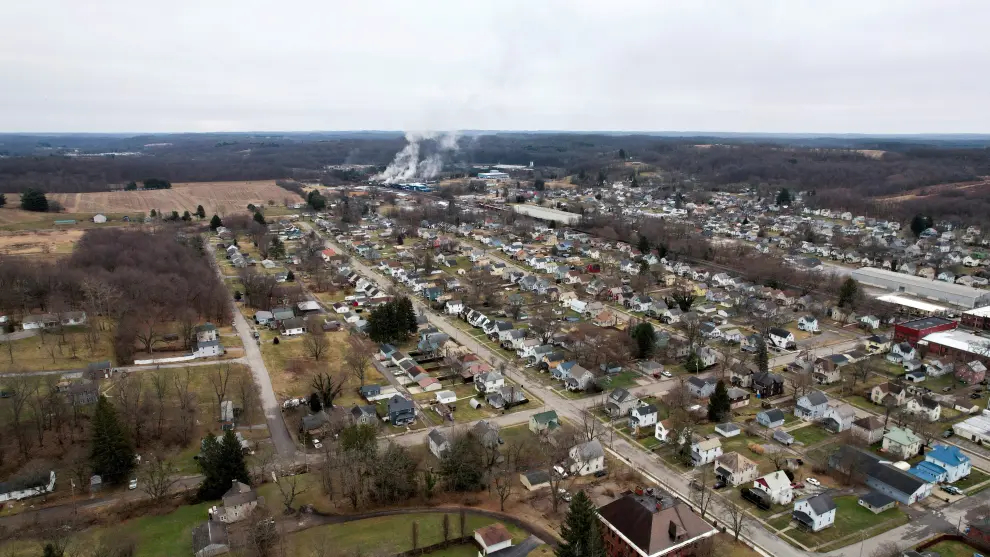 FILE PHOTO: An aerial view shows a plume of smoke, following a train derailment that forced people to evacuate from their homes in East Palestine, Ohio, U.S., February 6, 2023.  REUTERS/Alan Freed/File Photo USA-OHIO/TRAIN