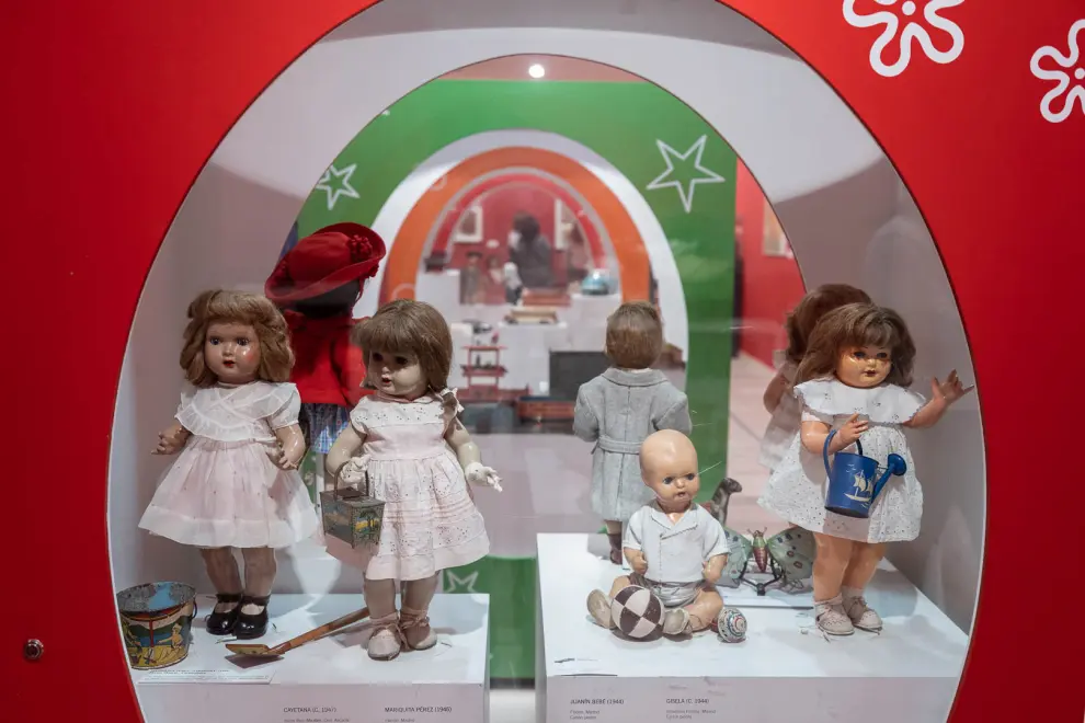 Exposición de historia del juguete español en el Patio de la Infanta en Zaragoza.