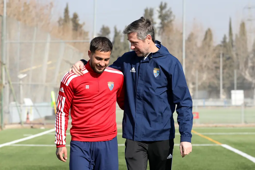 Luis Carbonell y Víctor Bravo, este jueves, conversando tras el entrenamiento del Teruel en el Parque Deportivo Ebro.