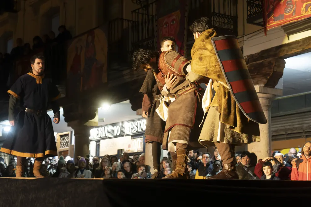 Fotos de las Bodas de Isabel 2023 en Teruel: escena de la llegada y muerte de Diego de Marcilla