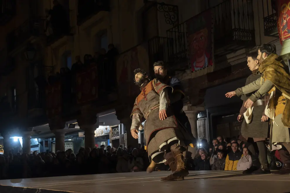 Fotos de las Bodas de Isabel 2023 en Teruel: escena de la llegada y muerte de Diego de Marcilla