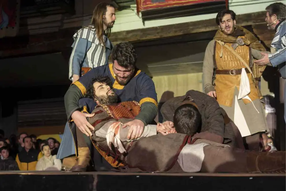 Diego cae muerto tras el beso negado por Isabel