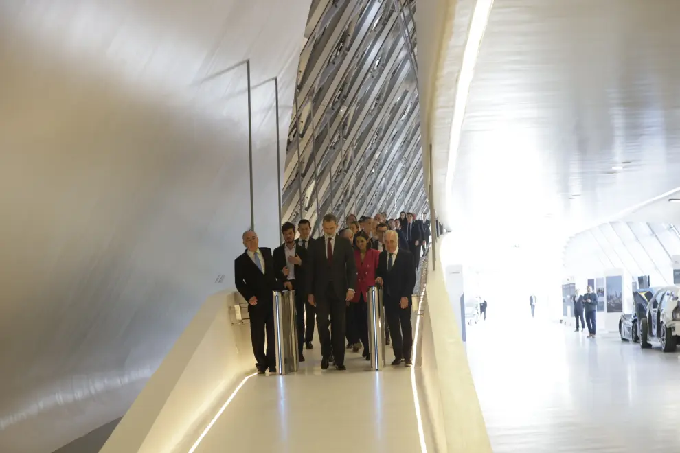 El Rey inaugura Mobility City en el pabellón Puente de Zaragoza.