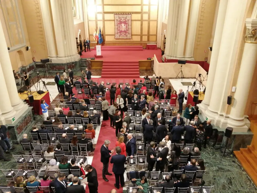 Todo preparado para la ceremonia de entrega en la Sala de la Corona del Edificio Pignatelli, sede del Gobierno de Aragón.