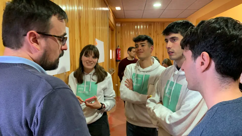 Fotos de la visita al colegio rural Ramón y Cajal de Alpartir (Zaragoza)