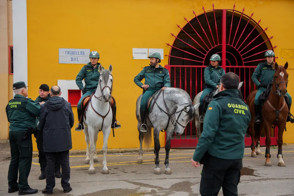 Fotos de la visita de Fernando Beltrán a la unidad de caballeria de la Guardia Civil en Ricla