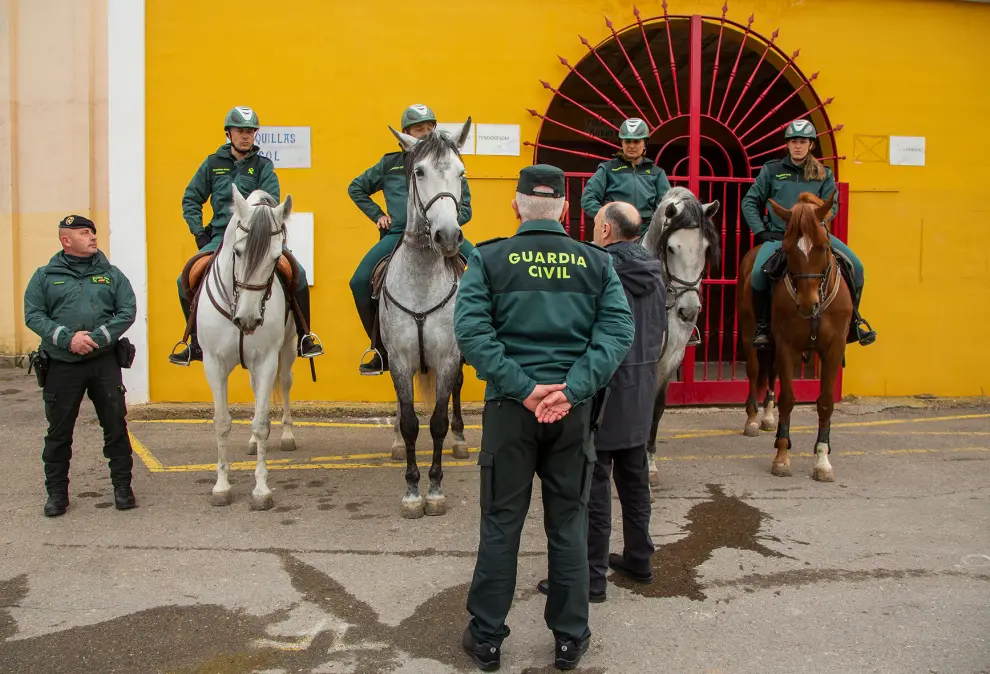 Fotos de la visita de Fernando Beltrán a la unidad de caballeria de la Guardia Civil en Ricla