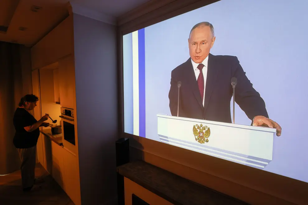Russian President Vladimir Putin is seen on a screen during his annual address to the Federal Assembly, in Sevastopol, Crimea February 21, 2023.  REUTERS/Alexey Pavlishak        TPX IMAGES OF THE DAY UKRAINE-CRISIS/ANNIVERSARY-PUTIN-CRIMEA