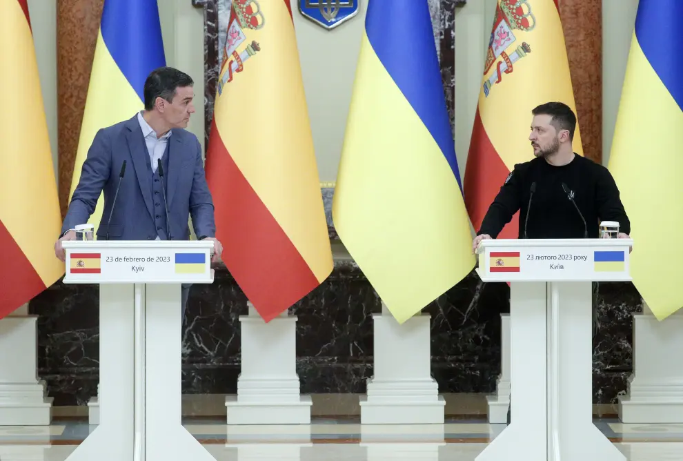 Pedro Sánchez y Volodímir Zelenski, durante su rueda de prensa conjunta tras su encuentro de este jueves en Kiev, Ucrania.