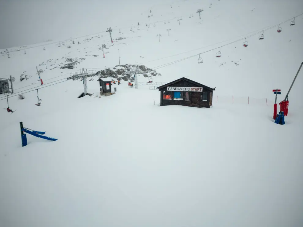 Nieve en la estación de esquí de Candanchú.
