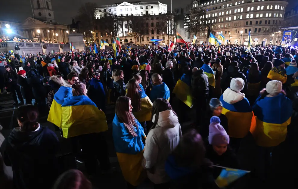 London (United Kingdom), 23/02/2023.- Ukrainians during a vigil for Ukraine at Trafalgar Square in London, Britain, 23 February 2023. London marked the first anniversary of the Russian invasion of Ukraine with a vigil at Trafalgar Square. (Rusia, Ucrania, Reino Unido, Londres) EFE/EPA/ANDY RAIN
 BRITAIN UKRAINE RUSSIA CONFLICT