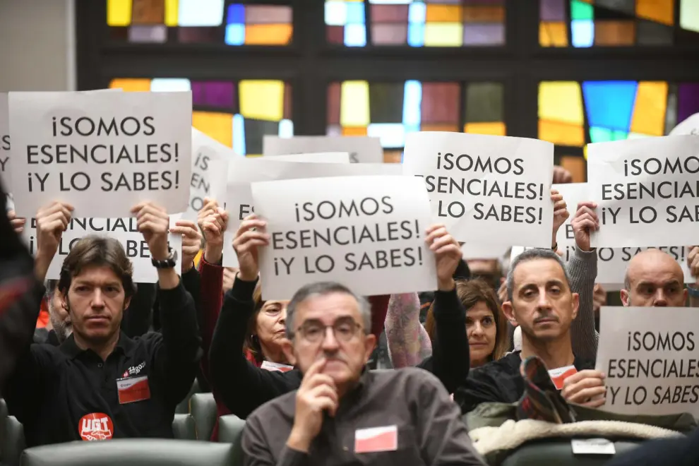 Fotos del Pleno del Ayuntamiento de Zaragoza celebrado el viernes, 24 de febrero.