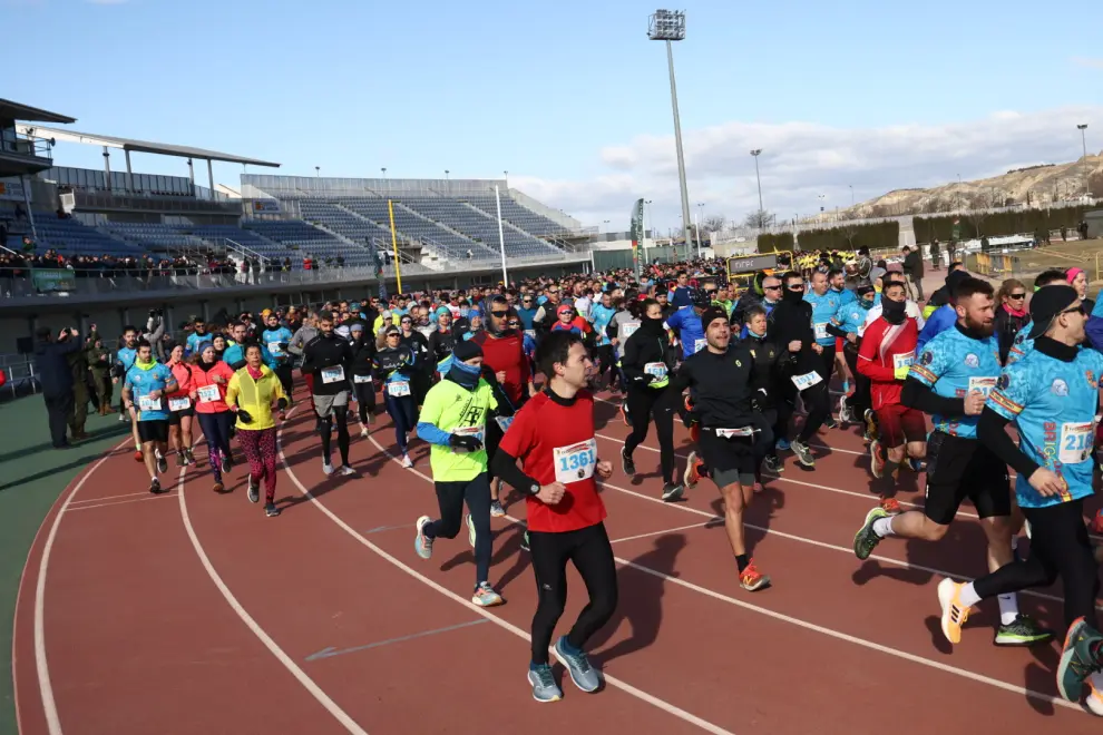 Participantes en la carrera del Ebro, este sábado por la mañana en Zaragoza.