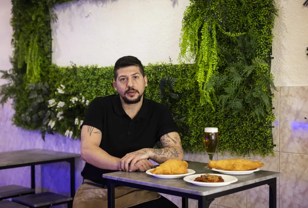 El siciliano Andrea Polizzano, en su restaurante Il Panzerotto del Barrio Jesús de Zaragoza.