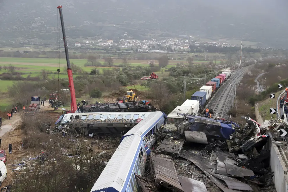 Scontro tra treni in Grecia almeno 32 morti