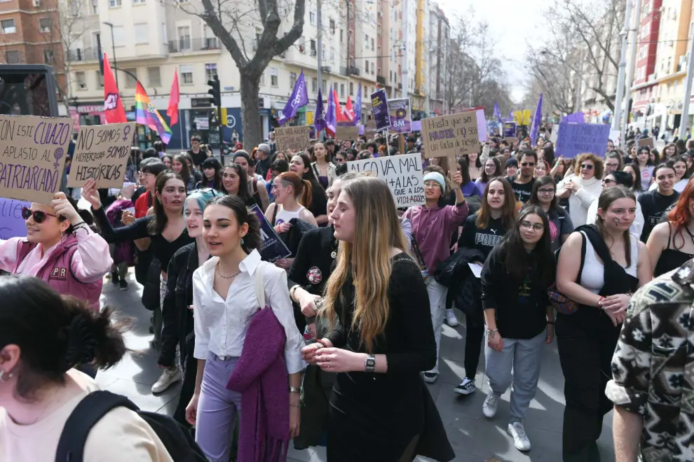 Marcha estudiantil del 8-M en Zaragoza.