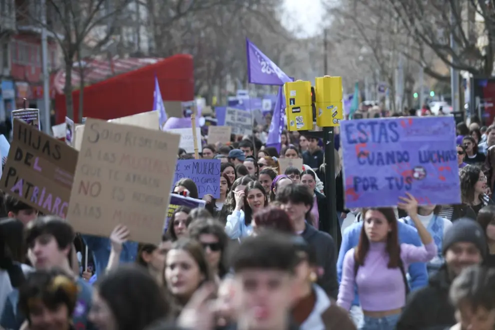 Marcha estudiantil del 8-M en Zaragoza.