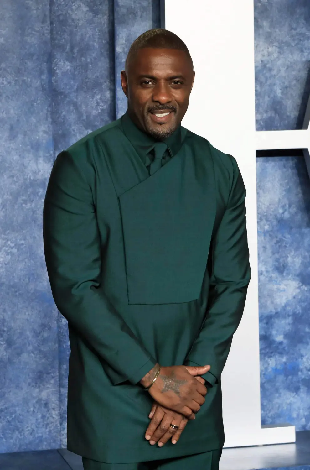 Idris Elba .