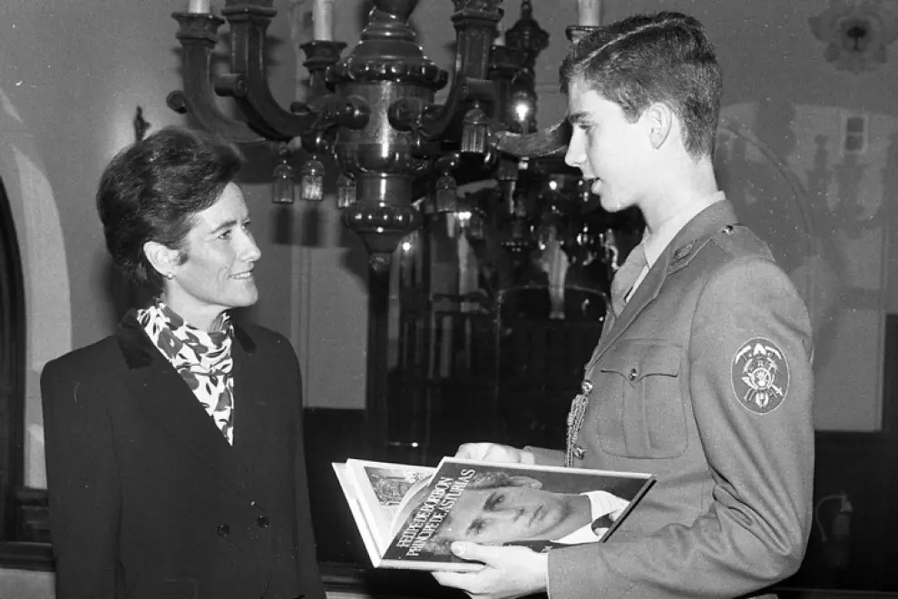 La princesa Leonor comenzará su formación militar a partir de septiembre en la Academia General Militar de Zaragoza. Felipe VI y Juan Carlos I, padre y abuelo de la Princesa de Asturias, también iniciaron su formación militar en la capital aragonesa.
