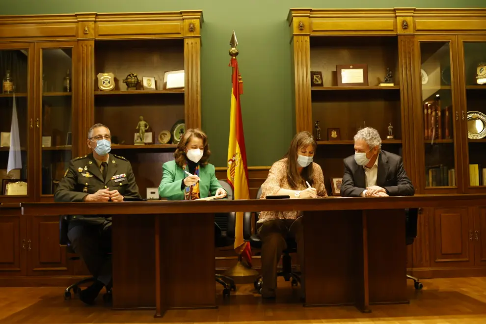 Visita de la consejera al Hospital Militar de Zaragoza.