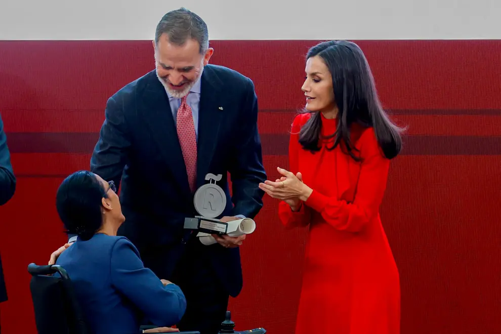 Teresa Perales recibe la acreditación a la X Promoción de Embajadores Honorarios de la Marca España de manos de los Reyes.