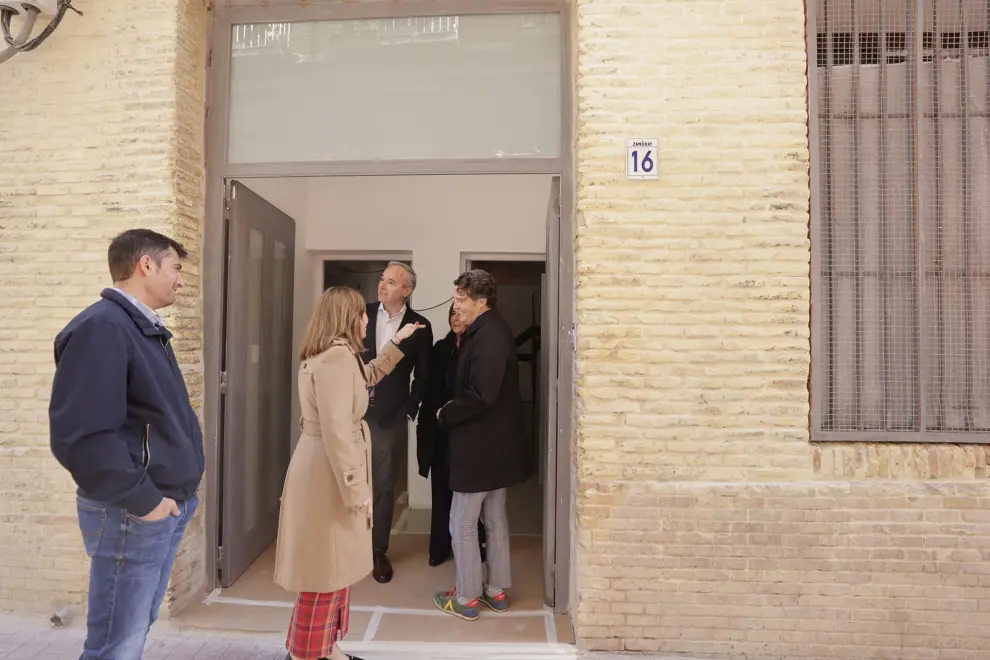 El alcalde, Jorge Azcón, ha visitado este miércoles los nuevos pisos municipales.
