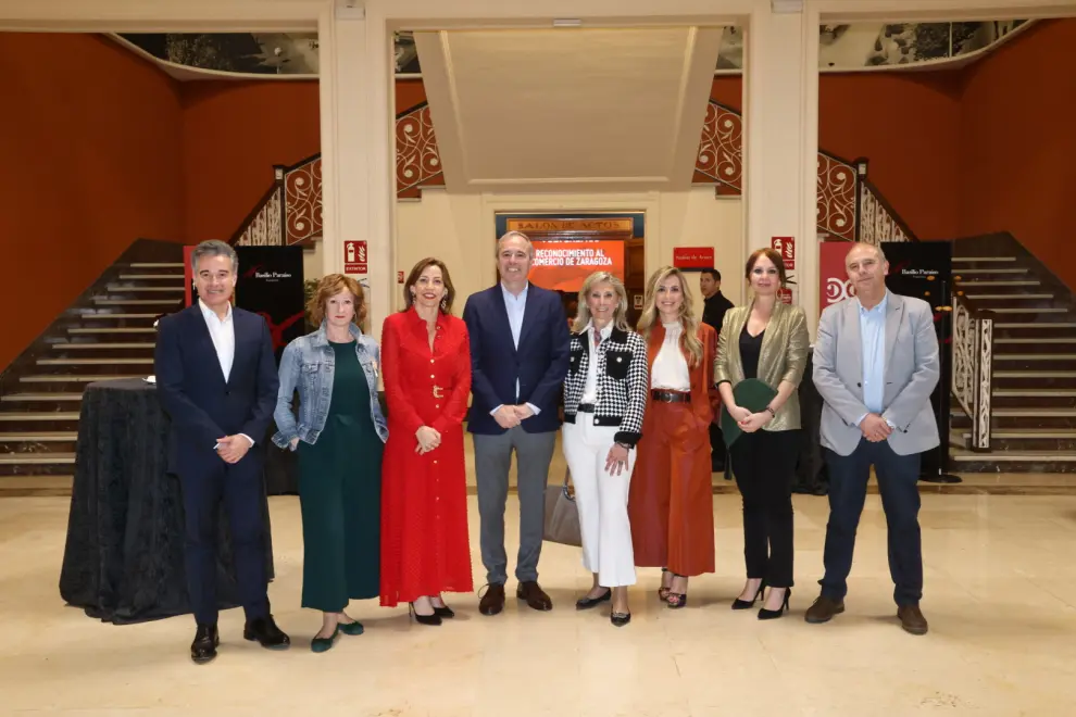 Foto del acto de homenaje al comercio de Zaragoza por su participación en el programa Volveremos