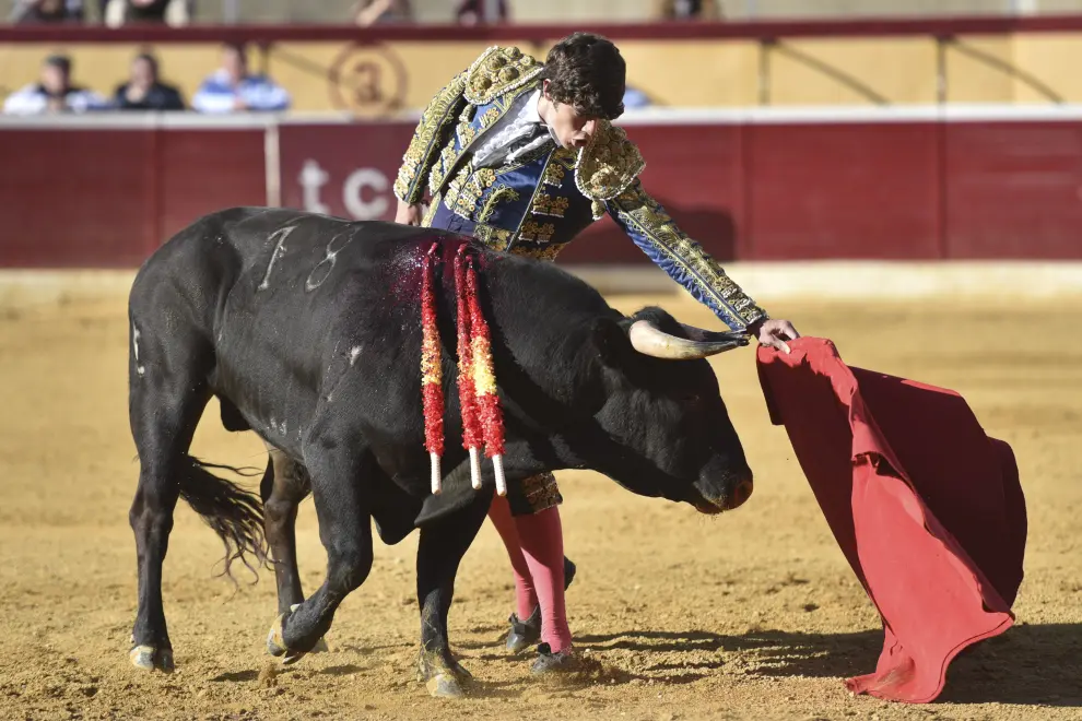 La plaza de toros de Huesca ha celebrado una novillada con Porta Miravé, Jorge Mallén, Ignacio Boné, Fran Fernando, Pablo Vedri y Simón Andreu.