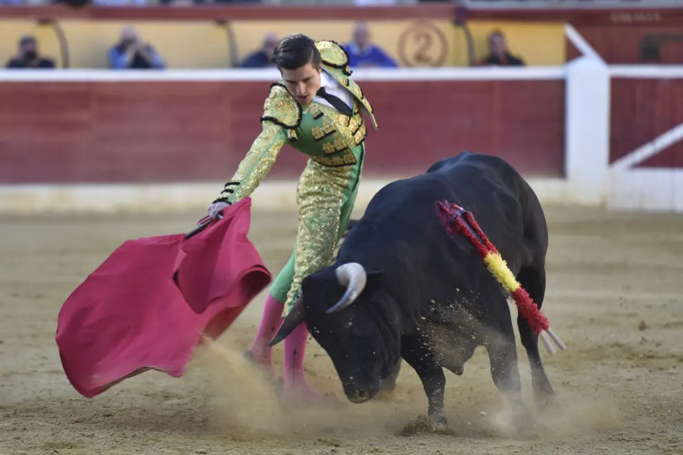 La plaza de toros de Huesca ha celebrado una novillada con Porta Miravé, Jorge Mallén, Ignacio Boné, Fran Fernando, Pablo Vedri y Simón Andreu.