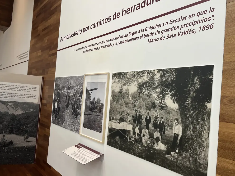 La muestra, que contiene un centenar de dibujos y fotografías, conmemora el centenario de la declaración del Monasterio Alto como monumento nacional.