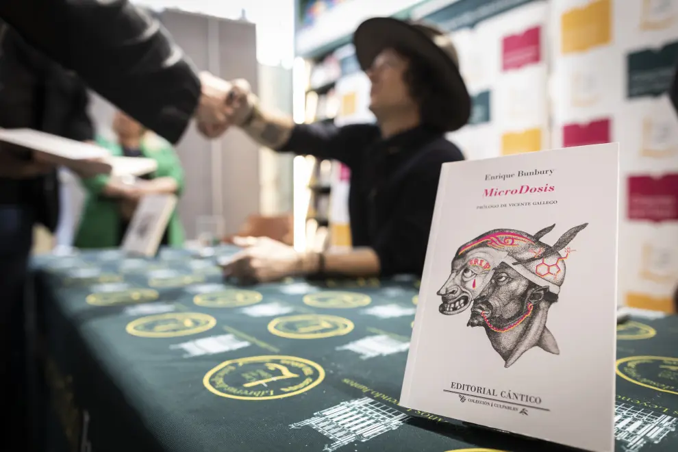 Fotos de la firma de libros de Bunbury en Madrid