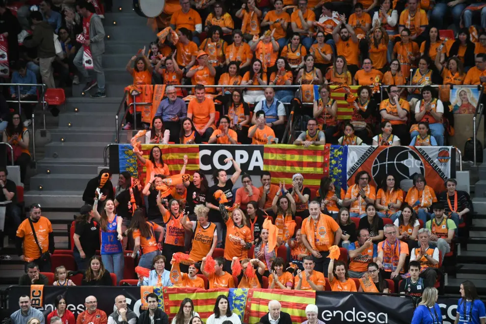 Copa de la Reina: ambiente en el pabellón Príncipe Felipe en el partido de semifinales Valencia Basket-Casademont Zaragoza