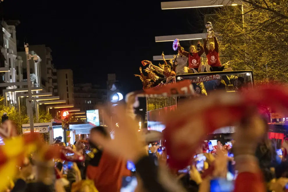 Celebración en el centro de Zaragoza de la victoria del Casademont Zaragoza en la Copa de la Reina.