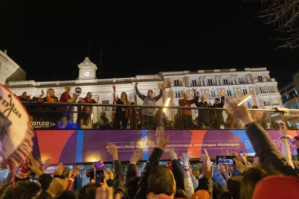 Celebración en el centro de Zaragoza de la victoria del Casademont Zaragoza en la Copa de la Reina.