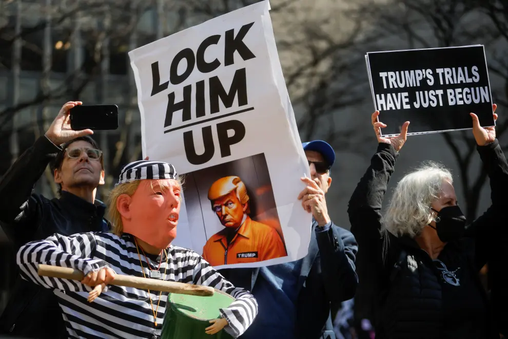 Law enforcement officers gesture outside Manhattan Criminal Courthouse, on the day of Former U.S. President Donald Trump's planned court appearance after his indictment by a Manhattan grand jury following a probe into hush money paid to porn star Stormy Daniels, in New York City, U.S., April 4, 2023. REUTERS/Eduardo Munoz USA-TRUMP/