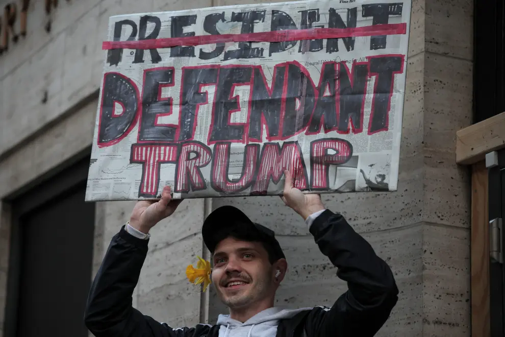 Seguidores y detractores de Trump ante el tribunal de Nueva York