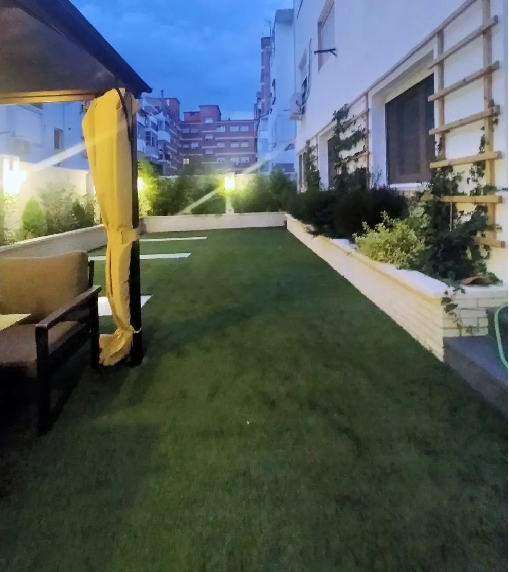 Una vivienda de un bloque residencial en Zaragoza convertida en una casa patio.