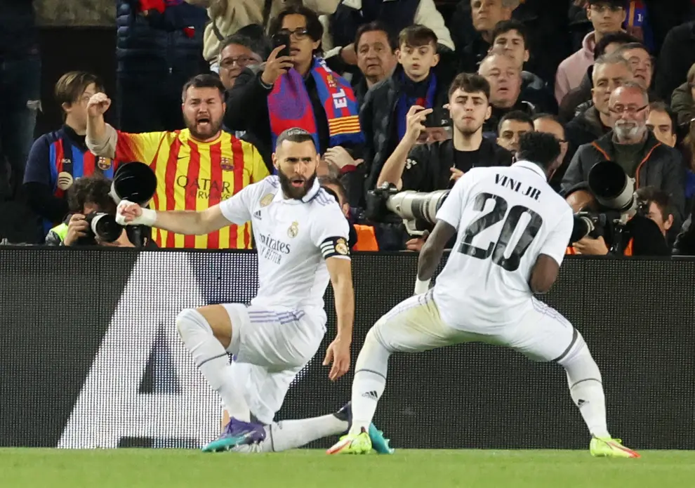 Soccer Football - Copa del Rey - Semi Final - Second Leg - FC Barcelona v Real Madrid - Camp Nou, Barcelona, Spain - April 5, 2023 Real Madrid's Karim Benzema celebrates scoring their second goal with Real Madrid's Vinicius Junior REUTERS/Nacho Doce SOCCER-SPAIN-FCB-MAD/REPORT