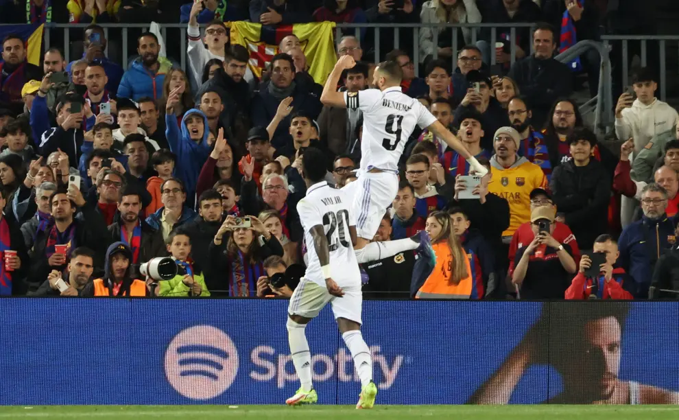 Soccer Football - Copa del Rey - Semi Final - Second Leg - FC Barcelona v Real Madrid - Camp Nou, Barcelona, Spain - April 5, 2023 Real Madrid's Karim Benzema scores their third goal from the penalty spot REUTERS/Albert Gea SOCCER-SPAIN-FCB-MAD/REPORT