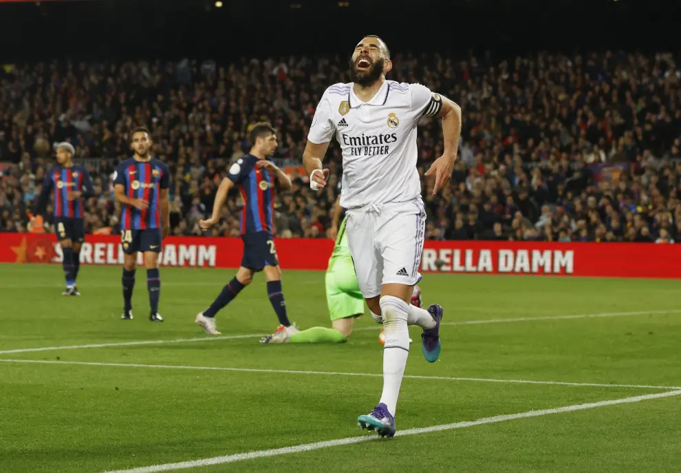 Soccer Football - Copa del Rey - Semi Final - Second Leg - FC Barcelona v Real Madrid - Camp Nou, Barcelona, Spain - April 5, 2023 Real Madrid's Karim Benzema celebrates scoring their fourth goal to complete his hat-trick REUTERS/Albert Gea SOCCER-SPAIN-FCB-MAD/REPORT