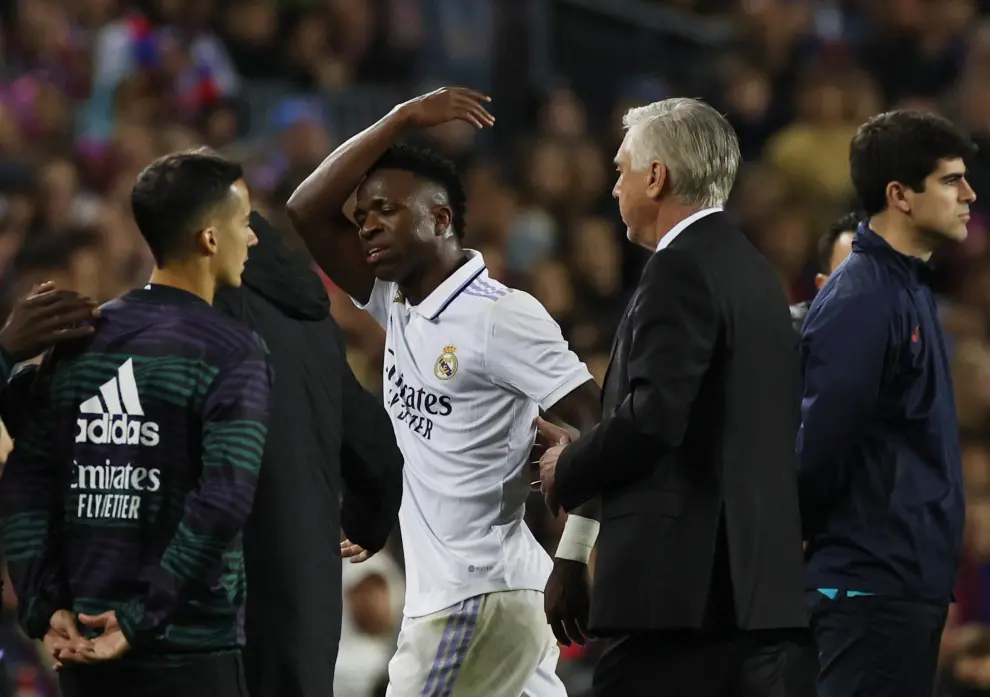 Soccer Football - Copa del Rey - Semi Final - Second Leg - FC Barcelona v Real Madrid - Camp Nou, Barcelona, Spain - April 5, 2023 Real Madrid's Vinicius Junior reacts after being substituted REUTERS/Albert Gea SOCCER-SPAIN-FCB-MAD/REPORT