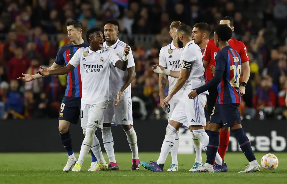 Soccer Football - Copa del Rey - Semi Final - Second Leg - FC Barcelona v Real Madrid - Camp Nou, Barcelona, Spain - April 5, 2023 Real Madrid's Vinicius Junior reacts after being substituted REUTERS/Albert Gea SOCCER-SPAIN-FCB-MAD/REPORT